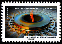  Le timbre fête le feu <br>La flamme du Soldat Inconnu
