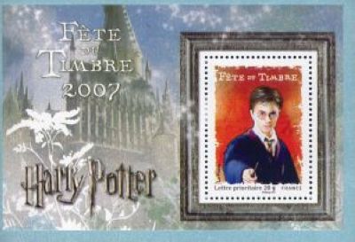  Harry Potter  ( fête du timbre) le bloc feuillet 