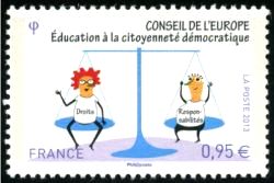  Conseil de l'Europe <br>Personnages stylisés sur une balance, éducation à la citoyenneté démocratique