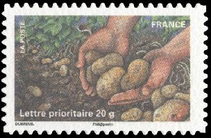  Le timbre fête la terre <br>Récolte de pommes de terre