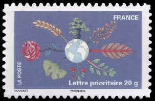  Le timbre fête la terre <br>La terre entourée d'arbres, de fleurs et de céréales