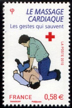 timbre N° 4524, Croix rouge (Le massage cardiaque)