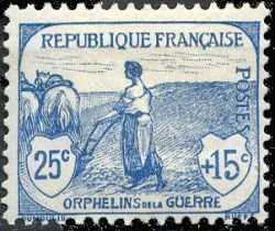  Orphelins de la guerre - Femme labourant 