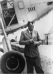 Antoine de Saint-Exupéry (1900-1944) écrivain, poète, aviateur et reporter français.